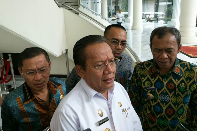 Gubernur Sulteng Longki Djonggala di Kantor Wapres, Jakarta, Senin (5/11/2018)