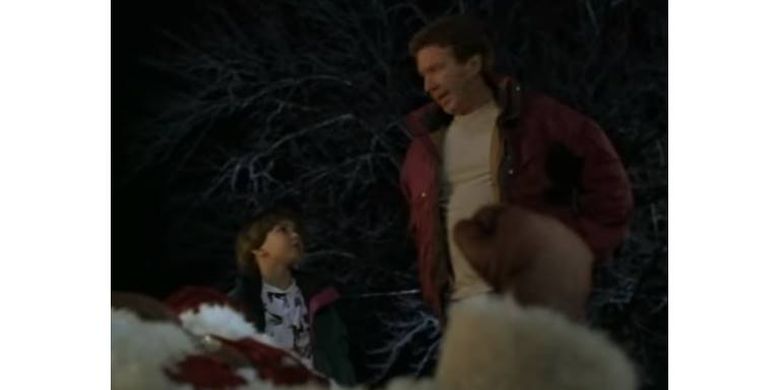 Salah satu cuplikan Film The Santa Clause yang mengisahkan seorang pria yang diberi tugas oleh peri untuk menggantikan Santa Clause yang cedera.