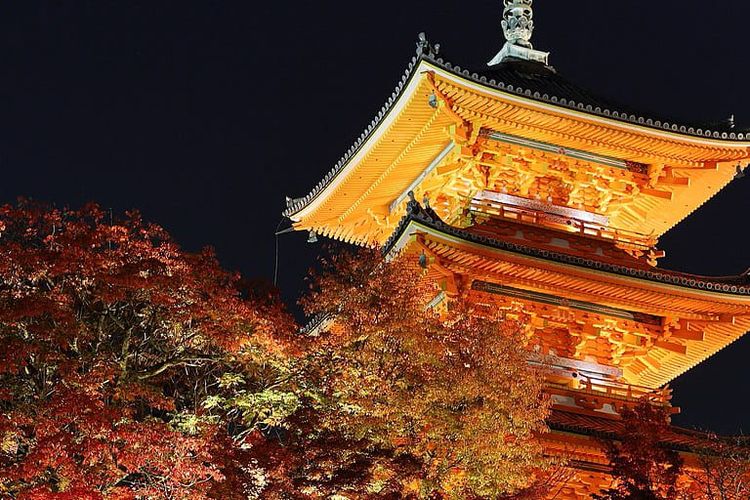 Kiyomizu-dera, Kyoto, Jepang, merupakan bagian dari Situs Warisan Dunia UNESCO.