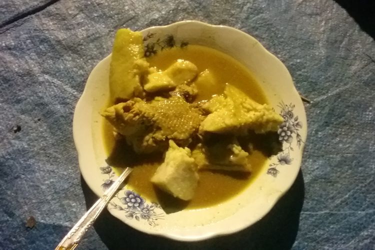 Lontong Tuyuhan khas Rembang, Jateng.