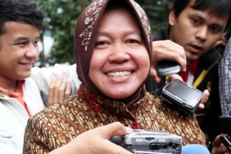 Wali Kota Surabaya, Tri Rismaharini usai kosultasi soal pengelolaan Kebun Binatang Surabaya (KBS) ke Komisi Pemberantas Korupsi (KPK) Jalan Rasuna Said, Kuningan, Jakarta Selatan, Senin (20/1/2014).