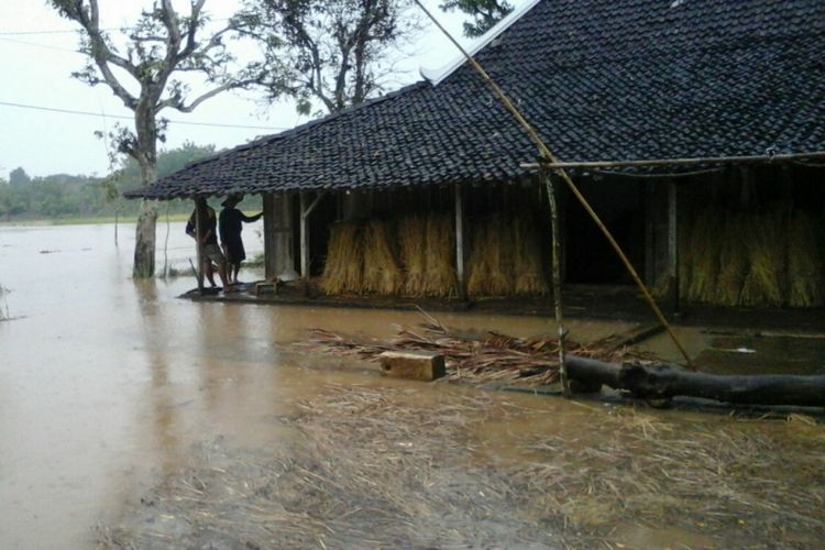 Banjir di Dusun Seropan, Desa Bejiharjo, Karangmojo, Gunung Kidul.