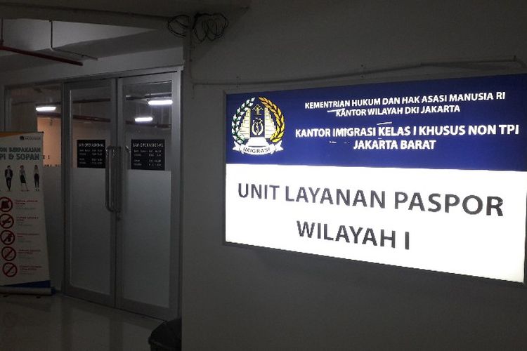 Kantor Imigrasi Kelas I Khusus Non Tempat Pemeriksaan Imigrasi (TPI) Jakarta Barat membuka layanan pembuatan paspor di mal pertama kali se-DKI Jakarta di Lippo Mall Puri, Kembangan, mulai Rabu (21/11/2018). 