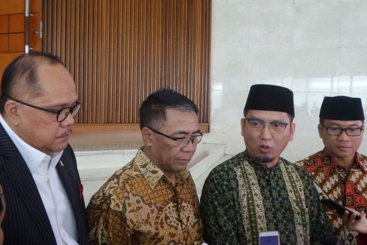 Junimart Girsang (PDIP), Sodik Mudjahid (Gerindra), Al Muzzammil Yusuf (PKS), dan Yandri Susanto (PAN) di Kompleks Parlemen, Senayan, Jakarta, Kamis (31/8/2017).