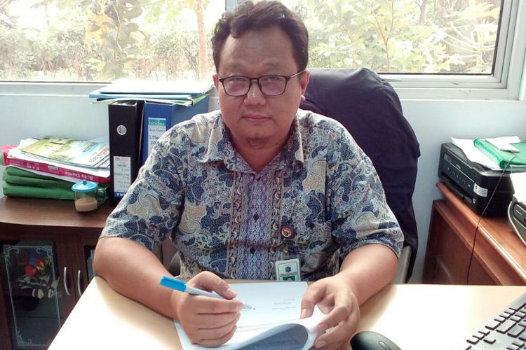 Kepala Sub Bagian Tata Usaha UPRS Tambora, Ahmad Fauzi  saat ditemui di Rusun Pesakih, Jakarta Barat, Jumat (11/8/2017).
