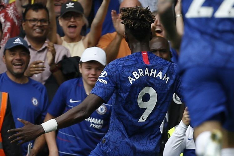 Tammy Abraham merayakan golnya pada pertandingan Chelsea vs Sheffield United di Stadion Stamford Bridge, 31 Agustus 2019. 