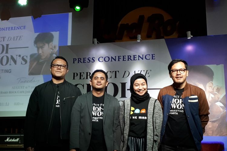 Konferensi pers fanmeeting Siwon di Hard Rock Cafe, Jakarta Selatan, Selasa (6/8/2019). (dari kiri ke kanan) CEO promotor Gudlive Ruly PM, Manager Operation SM Entertainment Rahmat Permadi, Exclusive Ticketing Partner Tiket.com Yosi Marhayati, dan Founder Gudlive Bimo Nugroho.