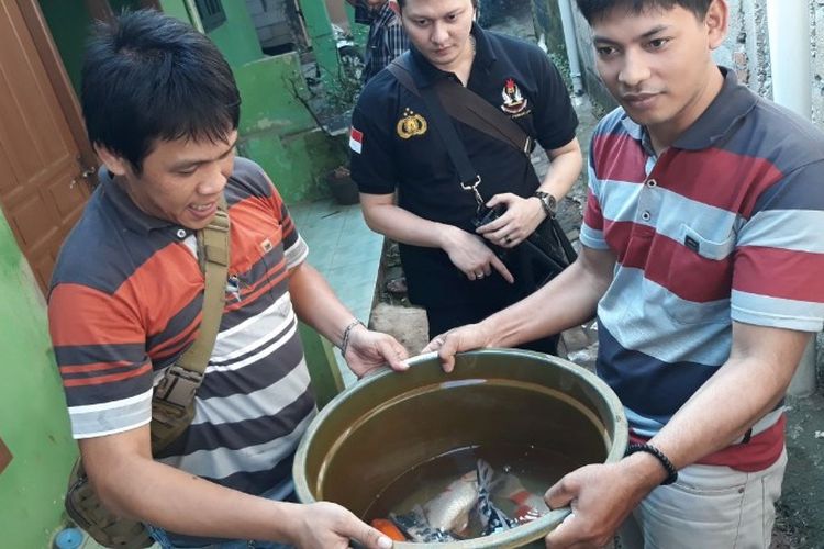 Polisi mengamankan barang bukti yang diduga hasil curian seorang pria berinial AZ (22) di Pondok Aren, Tangerang Selatan pada Minggu (17/6/2018).