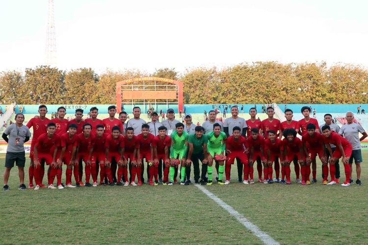 Susunan pemain dan jajaran pelatih Timnas Indonesia U-19.