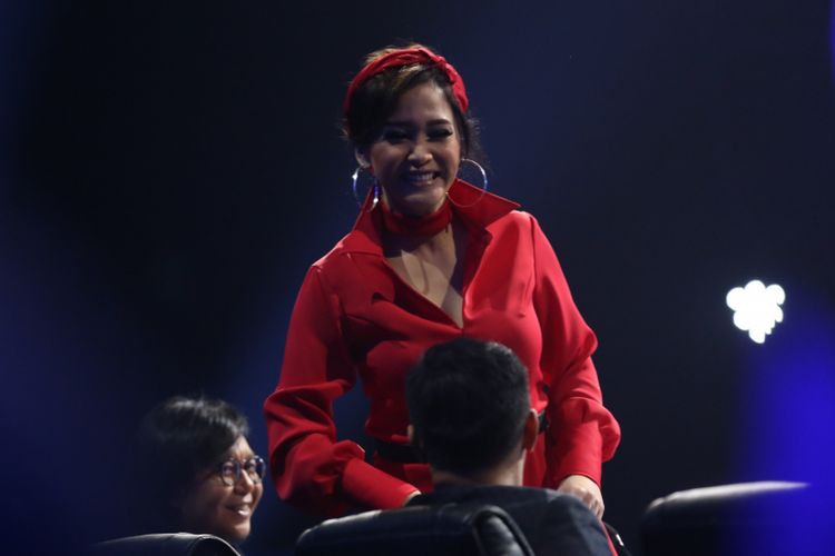 Maia Estianty menjadi juri Indonesian Idol 2018 di Studio 1, MNC Studios, Kebon Jeruk, Jakarta Barat, Selasa (13/2/2018), episode Top 9 Indonesian Idol 2018.