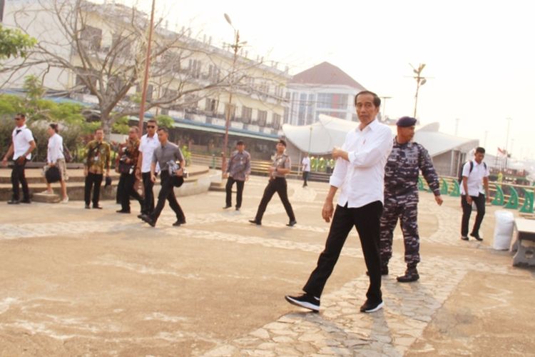 Presiden Joko Widodo usai menyusuri Sungai Kapuas Pontianak, Kalimantan Barat, Kamis (5/9/2019).