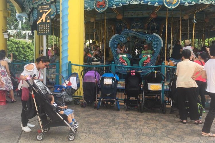 Ocean Park Hongkong, taman hiburan yang cocok dikunjungi keluarga. Tempatnya ramah anak dan lansia.