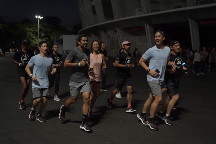 Mencoba UltraBoost 19 di jalur jogging Gelora Bung Karno