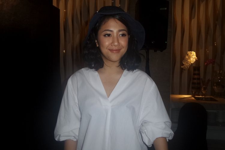 Sherina Munaf diabadikan usai konferensi pers film Wiro Sableng di JS Luwansa Hotel, Jakarta Selatan, Kamis (9/2/2017).