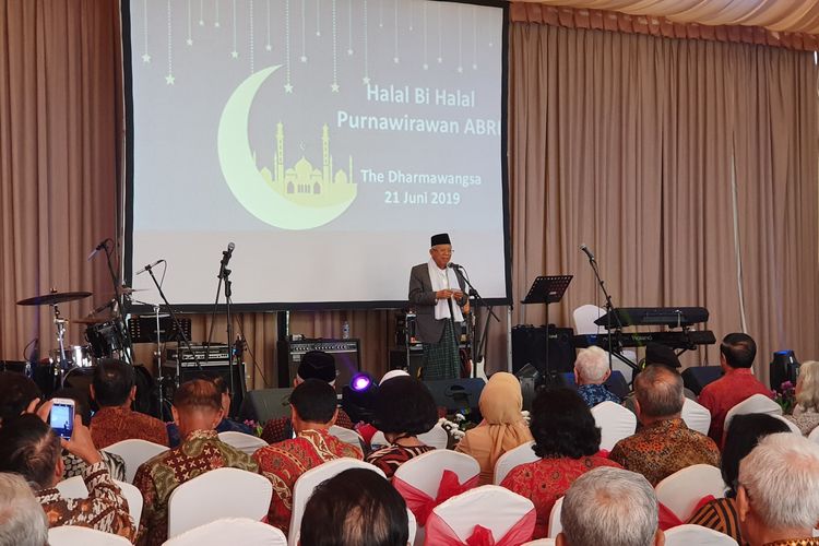 Calon wakil presiden nomor urut 01 Maruf Amin dalam halal bihalal purnawirawan TNI yang digelar Mantan Kepala BIN Hendropriyono di Hotel Dharmawangsa, Jakarta, Jumat (21/6/2019)