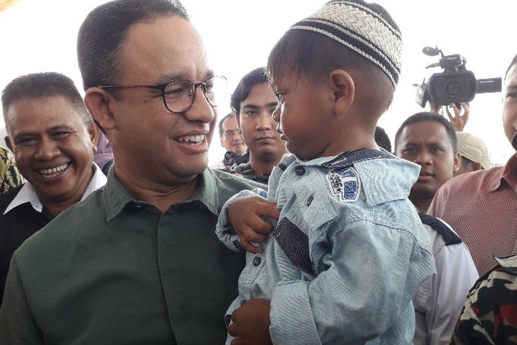 Gubernur DKI Jakarta Anies Baswedan menemui warga Kampung Akuarium, Penjaringan, Jakarta Utara pada Sabtu (14/4/2018)