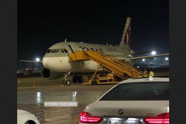 Pesawat Qatar Airways mendarat di bandara Jeddah, Arab Saudi pada 28 Mei 2019.