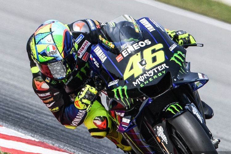 Pebalap Monster Energy Yamaha, Valentino Rossi, menjajal Sirkuit Sepang dengan motor M1 spek 2020 pada hari kedua sesi tes pramusim, 8 Februari 2020.