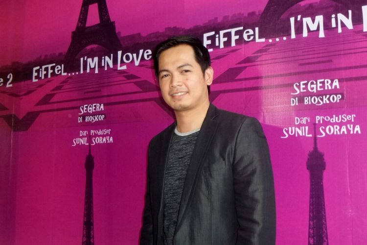 Artis peran Tommy Kurniawan dalam sesi wawancara usai jumpa pers Eiffel..Im In Love 2 di kantor Soraya Intercine Films, Menteng, Jakarta Pusat, Jumat (14/9/2017).