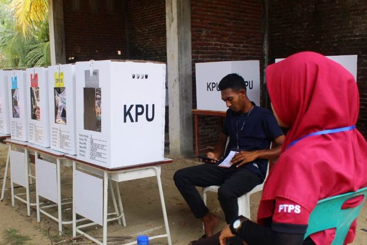 Suasana Pemilihan Suara Ulang (PSU) di TPS 38, Desa Meunasah Cut, Kecamatan Nisam, Kabupaten Aceh Utara, Selasa (23/4/2019). 