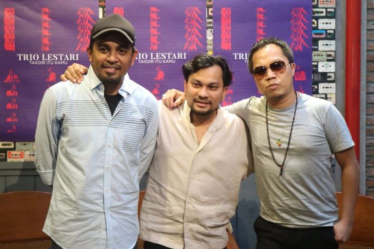 Trio Lestari dalam  jumpa pers peluncuran lagu terbaru mereka bertajuk Takdir Itu Kamu, di kawasan Petogogan, Jakarta Selatan, Senin (30/4/2018).
