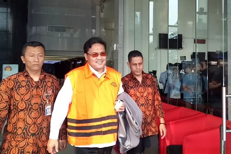 Komisi Pemberantasan Korupsi resmi menahan anggota DPRD Sumatera Utara Mustofawiyah (MSF) setelah dilakukan pemeriksaan pada hari ini, Rabu (11/7/2018).