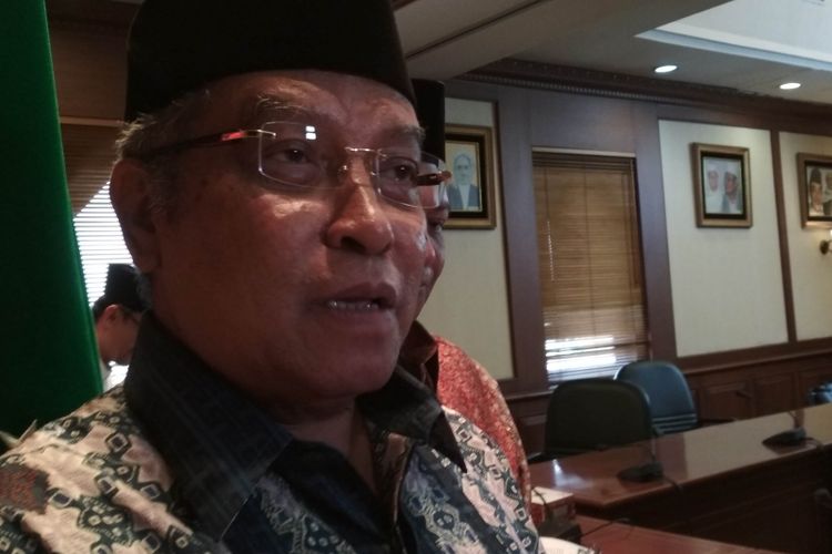 Ketua Umum Pengurus Besar Nahdhatul Ulama (PBNU), KH Said Aqil Siroj, usai memberikan keterangan pers terkait aksi bom bunuh diri di Kampung Melayu. Keterangan pers disampaikan di Kantor PBNU, Jakarta, Kamis (25/6/2017).