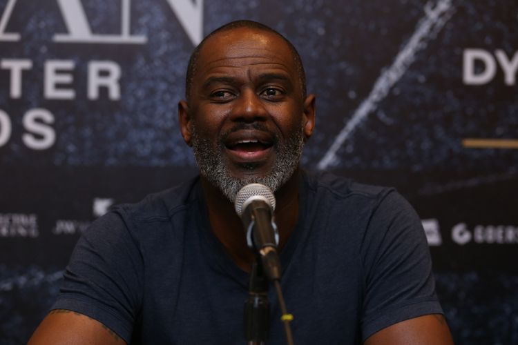 Brian McKnight saat memberikan komentar di acara konferensi pers konser David Foster di Hotel JW Marriott Surabaya, Jawa Timur, Rabu (21/03/2018). Konser David Foster yang bertajuk Konser Hitman David Foster And Friends ini akan berlangsung di Dyandra Convention Center Surabaya pada Kamis (22/03/2018) mendatang.
