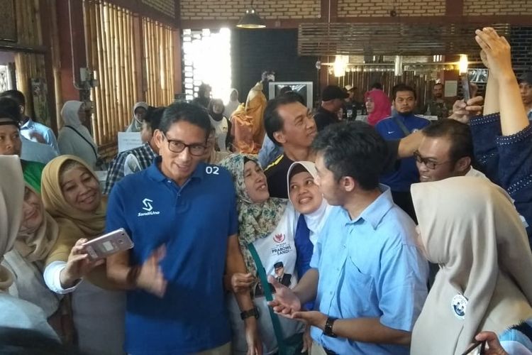 Cawapres nomor urut 02 Sandiaga Uno saat meresmikan Rumah Siap Kerja di Parakan, Kabupaten Temanggung, Jawa Tengah, Sabtu (6/4/2019),
