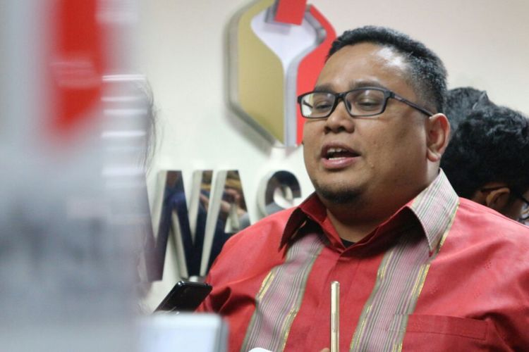 Anggota Badan Pengawas Pemilu (Bawaslu) RI, Rahmat Bagja ketika menyampaikan paparannya di Kantor Bawaslu RI, Jakarta, Senin (12/3/2018).