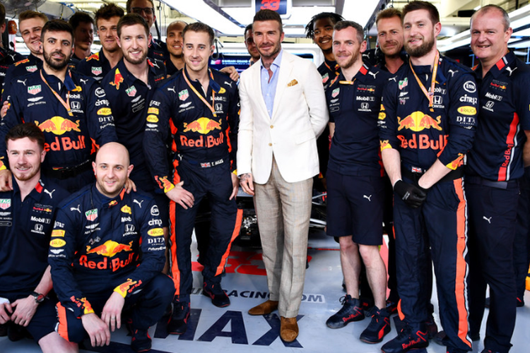 David Bekcham saat berada di Bahrain bersama kru Red Bull Racing