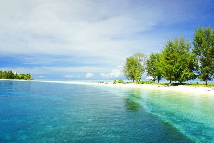 Keindahan Pulau Dodola, Maluku Utara.