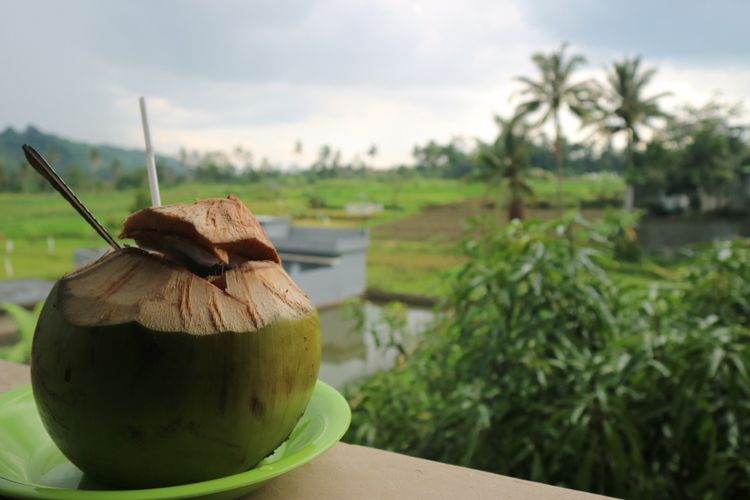 Restoran alam di Kuningan Jawa Barat yang menghadap ke Gunung Ciremai.