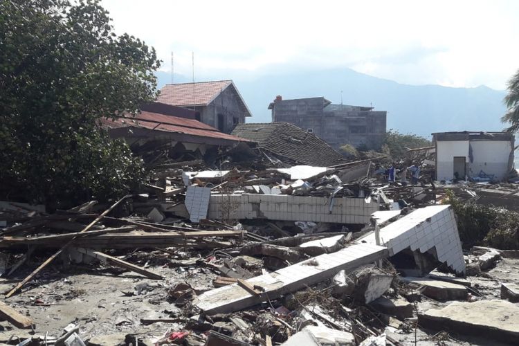 Kondisi terkini di Pantai Talise, Palu, Sulawesi Tengah, pascagempa yang mengguncang wilayah tersebut, Jumat (28/9/2018).