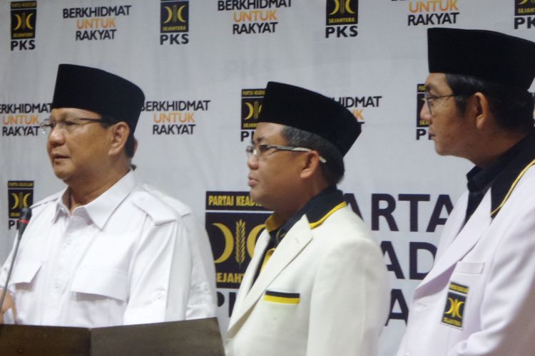 Ketua Umum Partai Gerindra Prabowo Subianto dan Presiden PKS Sohibul Iman di Kantor DPP PKS, Jalan TB Simatupang, Jakarta Selatan, Rabu (27/12/2017).