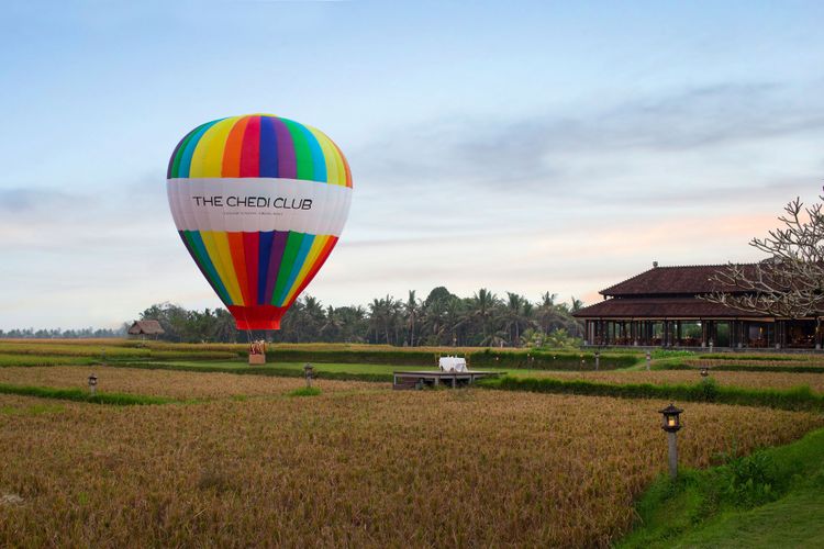 The Chedi Club Tanah Gajah Ubud menawarkan wisata balon udara.