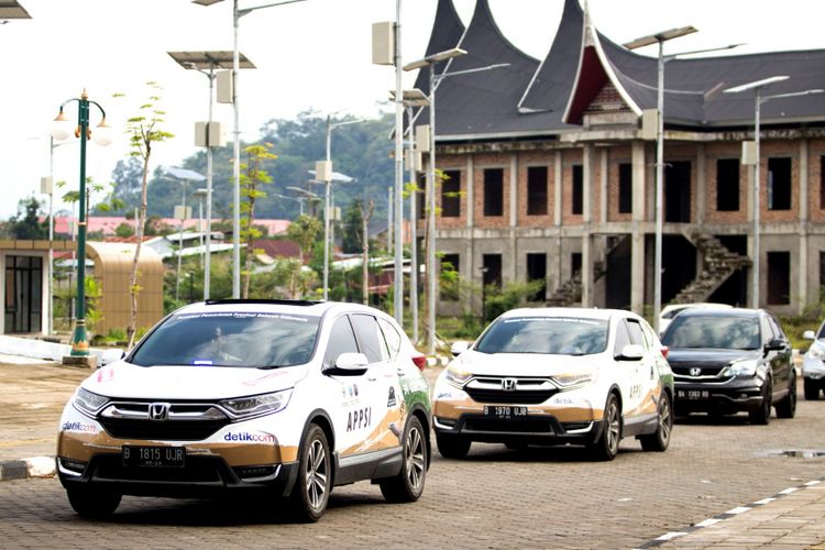 Rombongan CR-V Turbo jelajah Nusantara bersama APPSI tiba di kota Padang