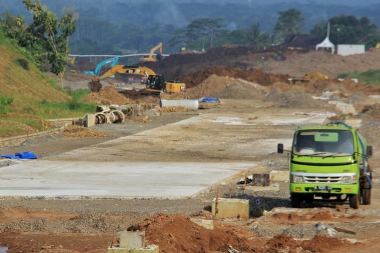 Pekerjaan konstruksi Tol Salatiga-Kartasura.