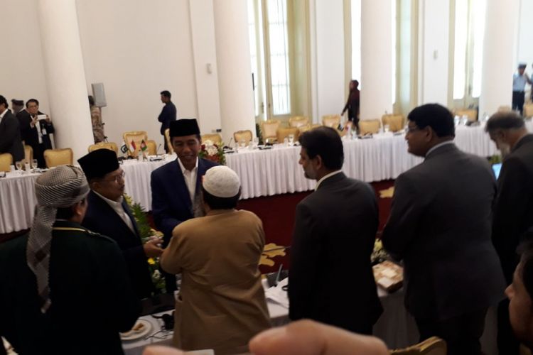 Presiden Joko Widodo membuka konferensi trilateral ulama Indonesia-Afghanistan-Pakistan. Pertemuan ini diadakan di Istana Bogor, Jumat (11/5/2018) pagi.