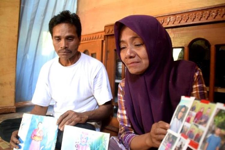 Video seorang ibu menangis histeris tuntut keadilan di Kantor Pengadilan Negeri Baubau, Sulawesi Tenggara, viral di media sosial, Rabu (21/8/2019). Ibu yang bernama Sahiba ini tidak terima Pengadilan Negeri Baubau hanya menjatuhi hukuman 4 bulan penjara terhadap pelaku yang menabrak putrinya hingga tewas pada mei 2019 lalu.