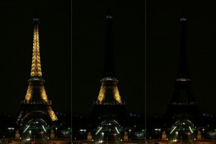 Kombinasi gambar yang menunjukkan ikon kota Paris Menara Eiffel saat lampu dimatikan pada Minggu (28/10/2018) untuk menghormati korban serangan anti-semitisme di Pittsburgh, Pennsylvania, Amerika Serikat. (AFP/Zakaria Abdelkafi)