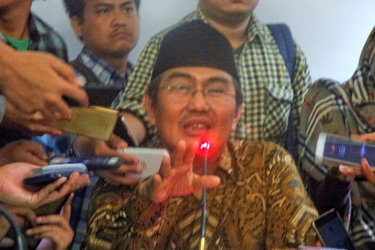 Ketua Ikatan Cendikiawan Muslim Indonesia (ICMI) Jimly Asshiddiqie saat memberikan keterangan pers di kantor ICMI, Jakarta Pusat, Rabu (9/8/2017). 