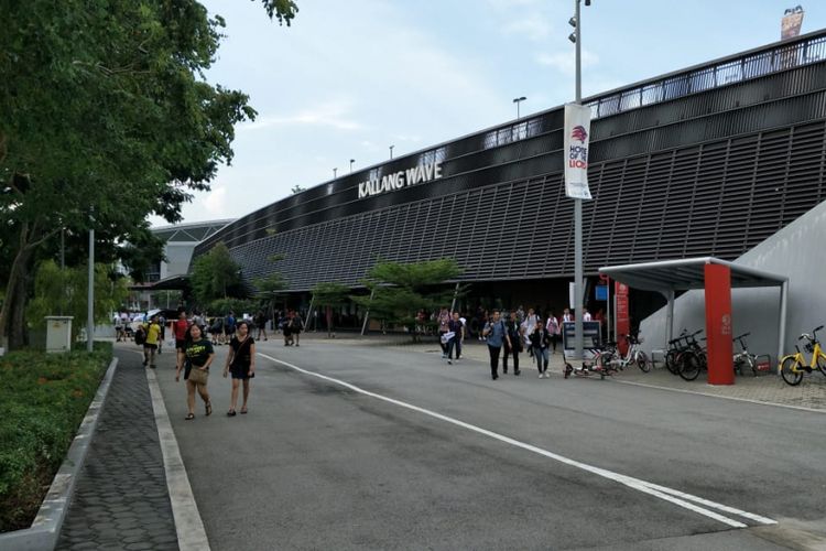 Kallang Wave Mall yang menyatu dengan National Stadium, Singapore.