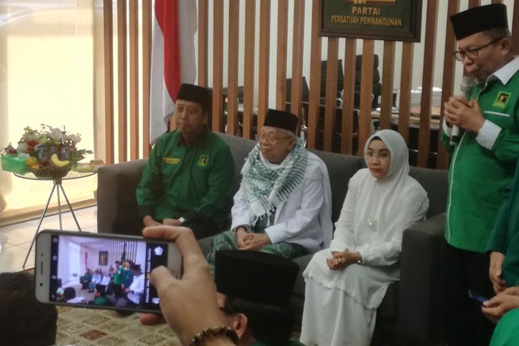 Calon Wakil Presiden pendamping Joko Widodo, KH Maruf Amin menyambangi gedung DPP Partai Persatuan Pembangunan (PPP), kawasan Diponegoro, Jakarta, Jumat (10/8/2018). 