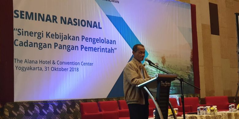 Kepala Badan Ketahanan Pangan Kementerian Pertanian, Agung Hendriadi dalam pada seminar nasional ?Sinergi Kebijakan Pengelolaan Cadangan Pangan Pemerintah? yang diselenggarakan Kementerian Koordinator Bidang Perekonomian di Yogyakarta, Rabu (31/10/2018). 