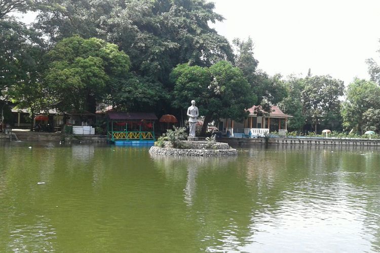 Taman Partini Tuin diambil dari nama putri KGPAA Mangkunegoro VII di Taman Balekambang Solo.