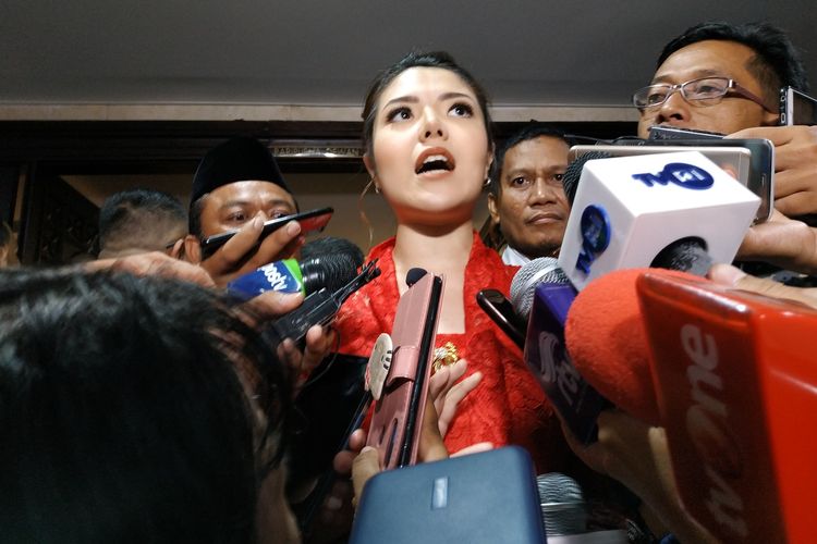 Tina Toon setelah pelantikan DPRD DKI di Gedung DPRD DKI, Jakarta pada Senin (26/8/2019).