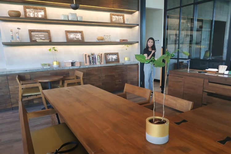 Tanaman kopi dalam pot di Starbucks Dewata