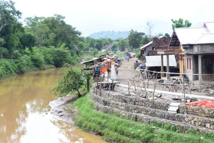 Normalisasi dan pelebaran Sungai Padolo dan Melayu di Kota Bima dan Kabupaten Bima, Provinsi Nusa Tenggara Barat.