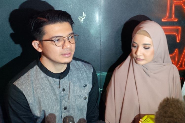 (Kiri ke kanan) Irwansyah, Zaskia Sungkar, dan Abi Cancer menghadiri screening film Roh Fasik di Metropole XXI, Menteng, Jakarta Pusat, Senin (6/6/2019).